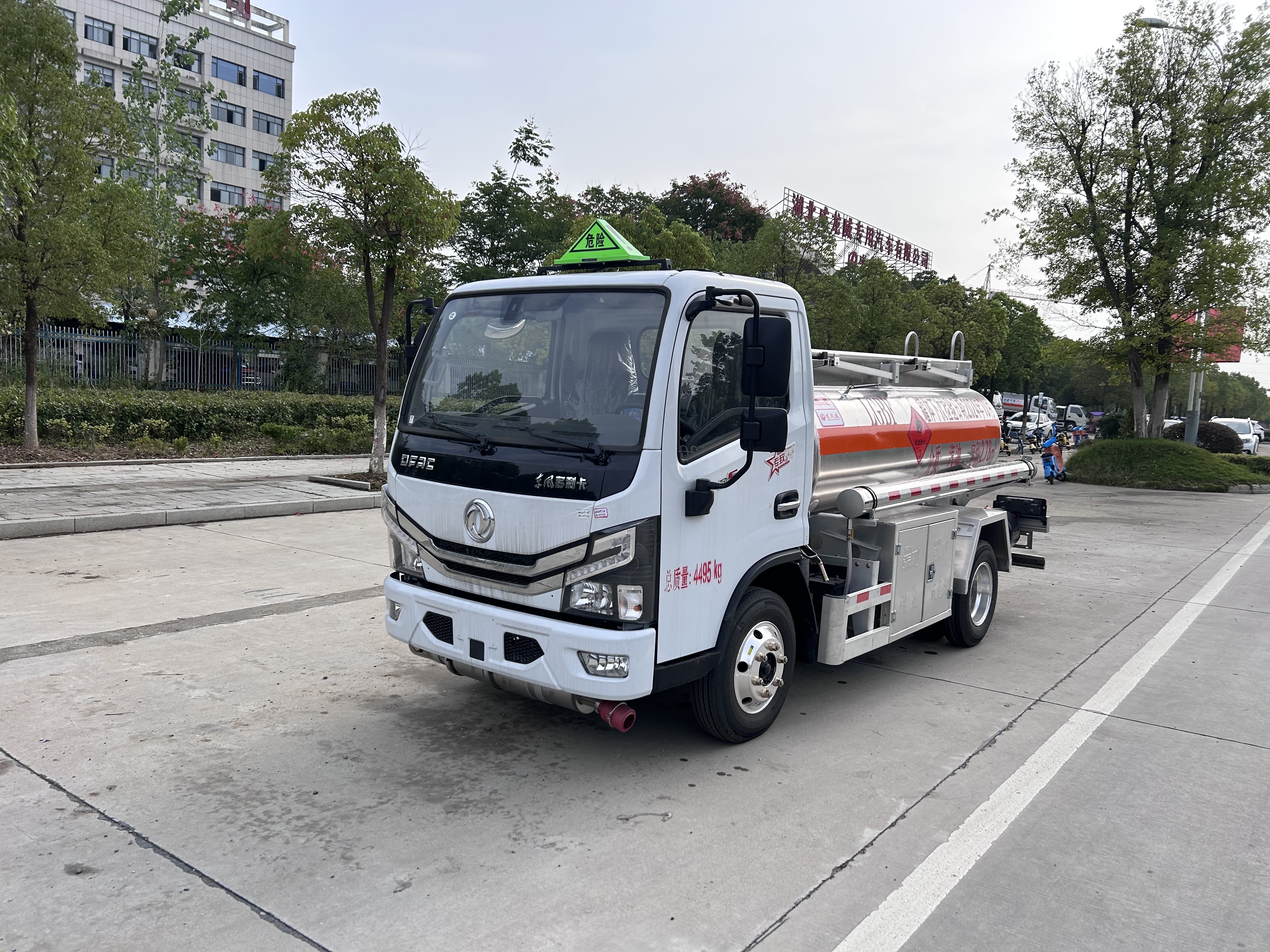 東風D5 2.78方藍牌加油車（鋁合金）